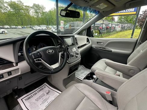 Used 2015 Toyota Sienna XLE AWD/4WD image 24