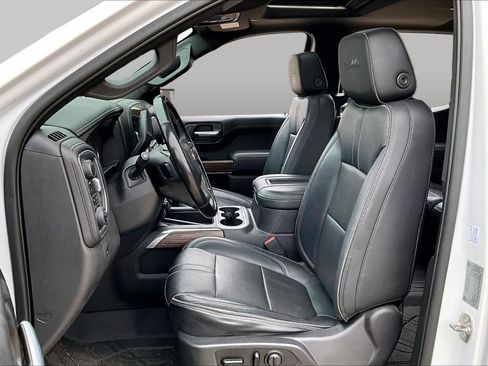 Used 2019 Chevrolet Silverado 1500 High Country w/ Technology Package AWD/4WD image 8