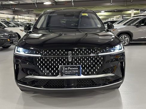 Used 2025 Lincoln Nautilus Premier w/ Equipment Group 102A image 6