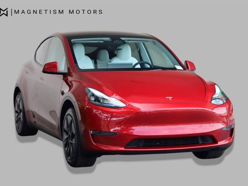 Used 2024 Tesla Model Y Long Range RWD image 4