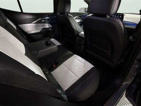 Certified 2025 Chevrolet Equinox EV LT image 32