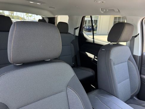 Used 2021 Chevrolet Traverse LT FWD image 7