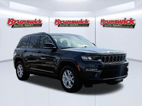Certified 2024 Jeep Grand Cherokee Limited w/ Luxury Tech Group II image 3