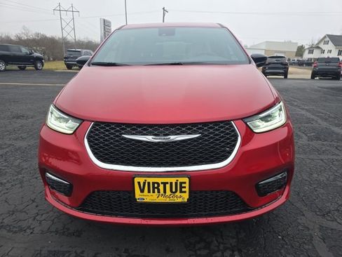 New 2026 Chrysler Pacifica Select image 2