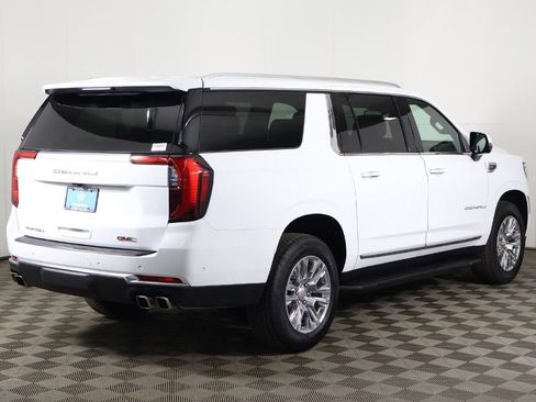 Used 2025 GMC Yukon XL Denali AWD/4WD image 17