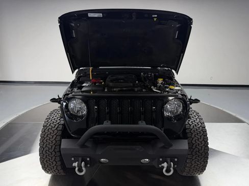 Used 2018 Jeep Wrangler Sport AWD/4WD image 11
