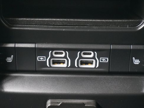Used 2024 RAM 1500 Laramie AWD/4WD image 15