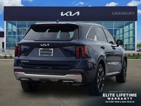 Certified 2025 Kia Sorento EX w/ Panoramic Sunroof Package FWD image 5