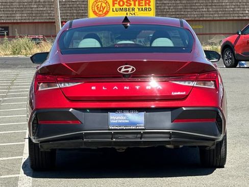 Certified 2025 Hyundai Elantra Limited FWD image 7