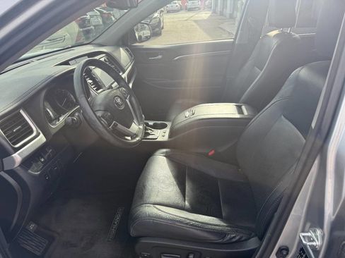 Used 2016 Toyota Highlander Limited image 9