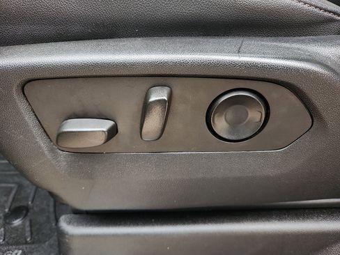 Used 2022 Chevrolet Tahoe Z71 w/ Luxury Package image 16