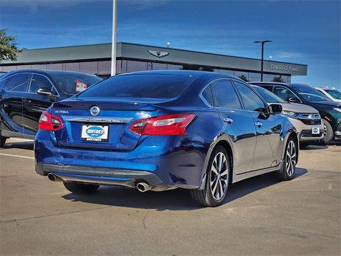 Used 2017 Nissan Altima 2.5 SR w/ LED Appearance Package image 3