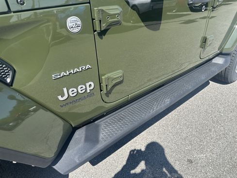 Used 2022 Jeep Wrangler Unlimited Sahara w/ Cold Weather Group AWD/4WD image 14