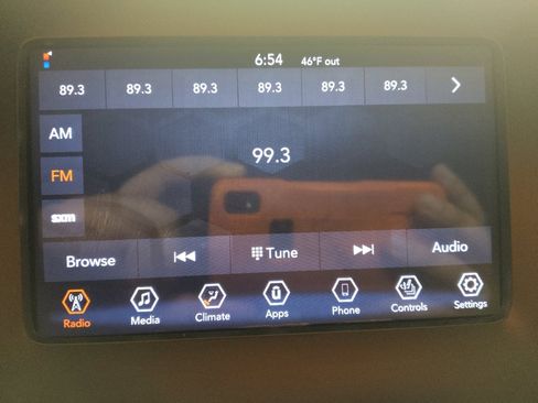Used 2019 Jeep Cherokee Latitude w/ Cold Weather Group FWD image 25