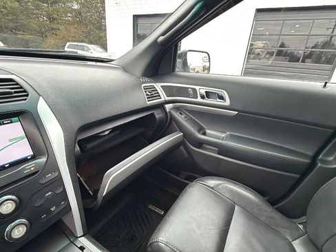 Used 2015 Ford Explorer XLT w/ Equipment Group 202A image 29