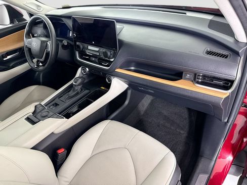 Used 2024 Toyota Grand Highlander FWD image 17