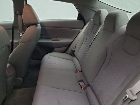 Used 2025 Hyundai Elantra SE image 18