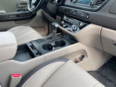 Used 2017 Kia Sedona LX w/ LX Essentials Premium Package FWD image 64