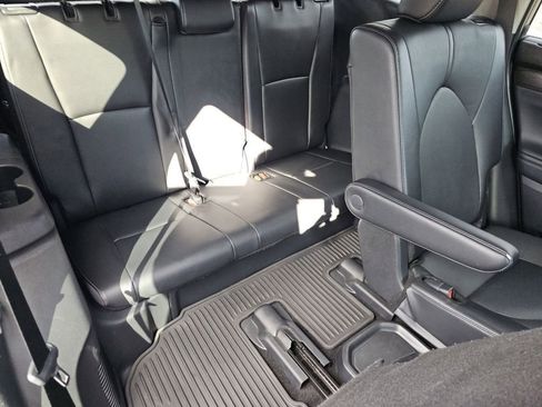 Used 2025 Toyota Highlander Limited AWD/4WD image 6