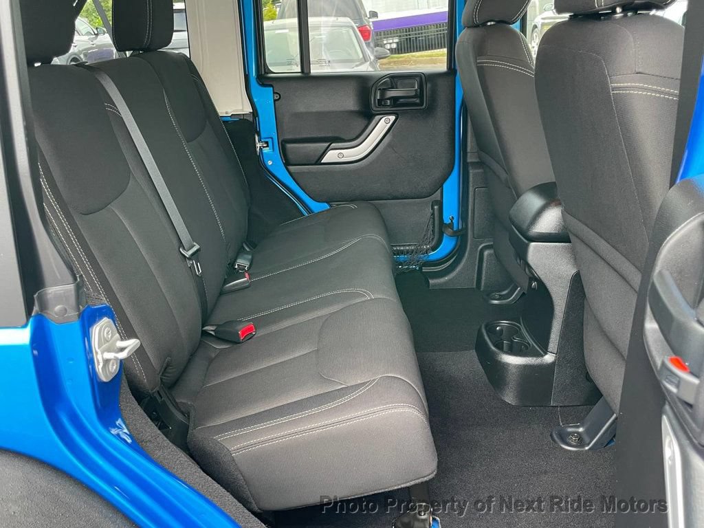 Used 2015 Jeep Wrangler Unlimited Rubicon w/ Connectivity Group AWD/4WD image 12