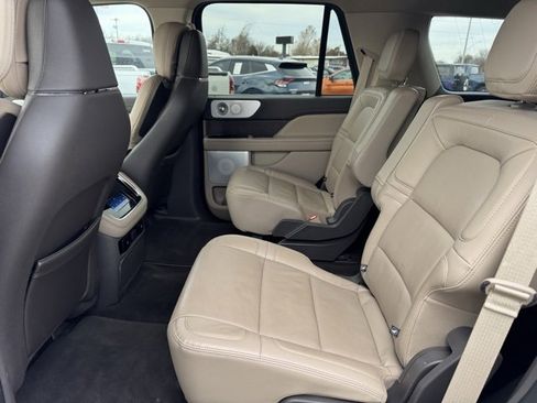 Used 2022 Lincoln Navigator Reserve image 13