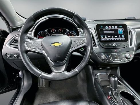 Used 2016 Chevrolet Malibu LT w/ Leather Package FWD image 9