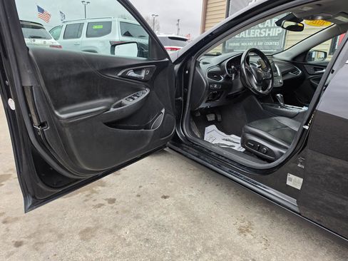 Used 2020 Chevrolet Malibu LT w/ Leather Package image 12