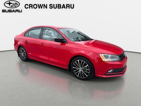 Used 2016 Volkswagen Jetta Sport image 2