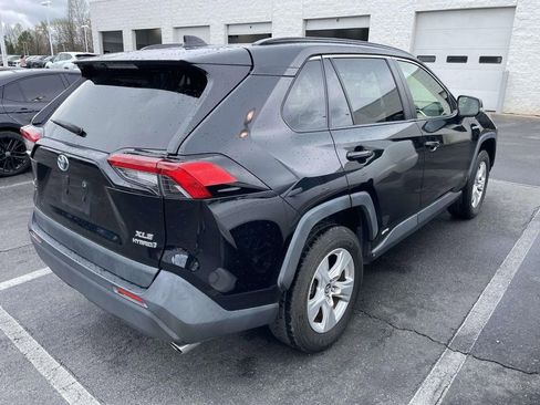Used 2019 Toyota RAV4 XLE image 9
