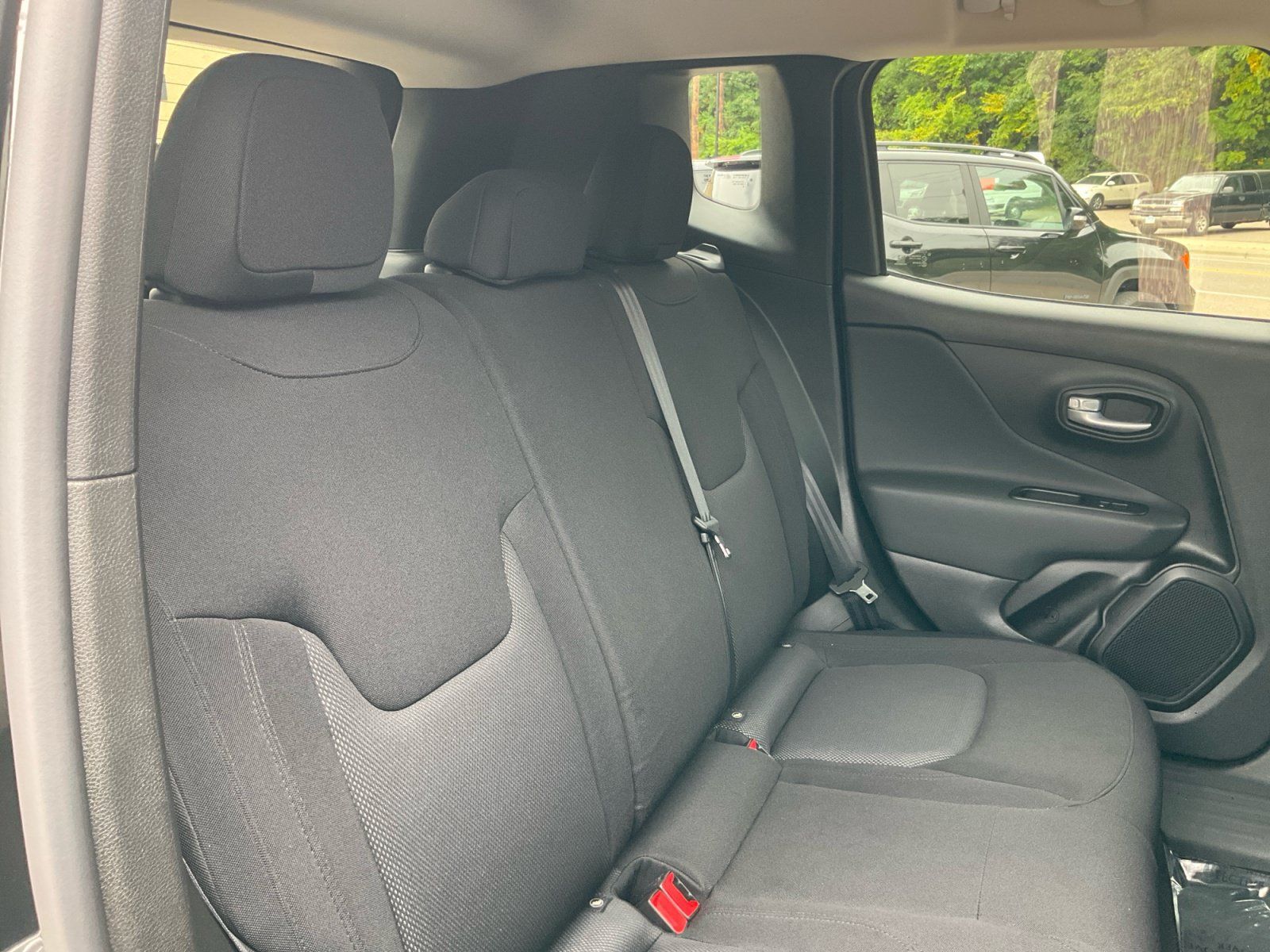 Used 2023 Jeep Renegade Latitude AWD/4WD image 19