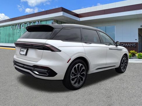 Certified 2025 Lincoln Nautilus Reserve AWD/4WD image 5