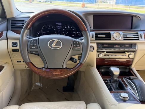 Used 2016 Lexus LS 460 AWD w/ Comfort Package image 16