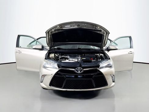 Used 2017 Toyota Camry SE FWD image 19