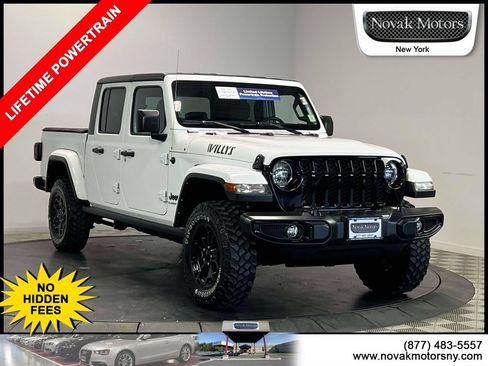 Used 2022 Jeep Gladiator Sport AWD/4WD image 1