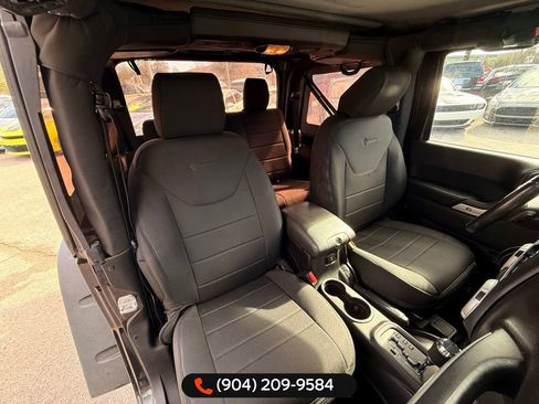 Used 2016 Jeep Wrangler Rubicon w/ Power Convenience Group image 38