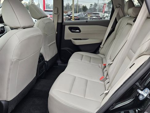 Used 2023 Nissan Rogue SL w/ SL Premium Package image 4