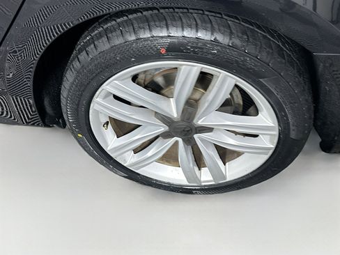 Used 2017 Volkswagen Passat 1.8T SEL Premium image 11