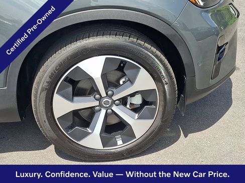 Certified 2026 Volvo XC40 B5 Plus AWD/4WD image 9