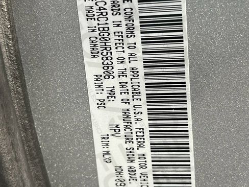 Used 2017 Chrysler Pacifica Touring-L FWD image 37