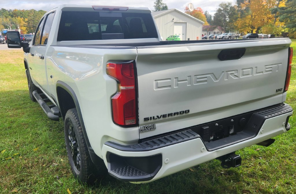 Used 2024 Chevrolet Silverado 2500 LTZ w/ LTZ Plus Package AWD/4WD image 7