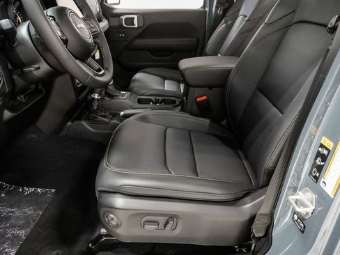 New 2026 Jeep Gladiator Sport image 10