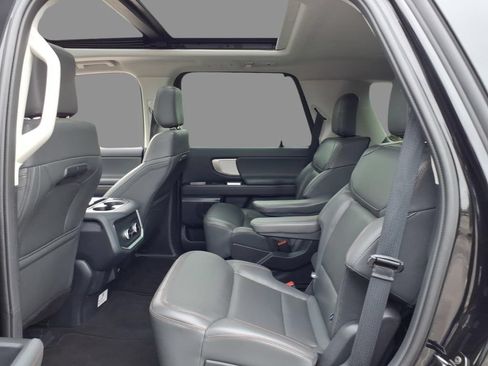 Used 2025 Ford Expedition Active AWD/4WD image 5