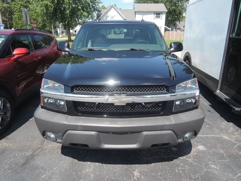 Used 2003 Chevrolet Avalanche 4x4 w/ The North Face Edition image 2