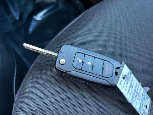 Used 2015 Jeep Renegade Latitude image 30