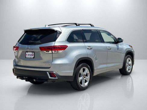 Used 2018 Toyota Highlander Limited FWD image 5