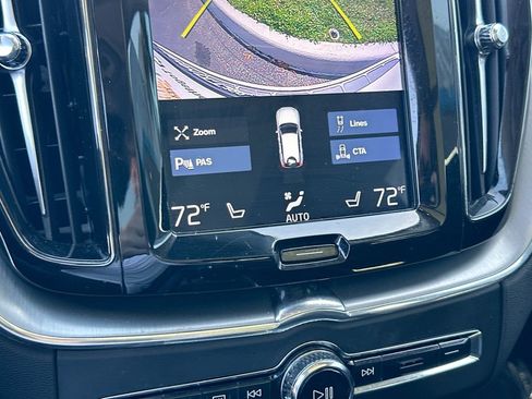 Used 2019 Volvo XC60 T5 Momentum w/ Premium Package image 16