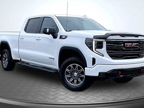 Used 2024 GMC Sierra 1500 AT4 w/ Technology Package AWD/4WD image 13