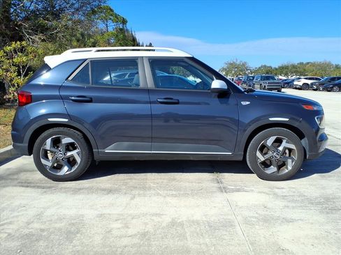 Used 2023 Hyundai Venue Limited w/ Cargo Package image 8