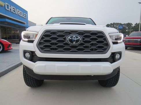 Used 2023 Toyota Tacoma TRD Sport AWD/4WD image 9