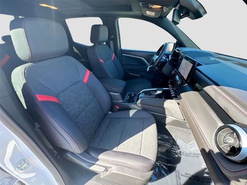 Used 2025 Chevrolet Colorado Z71 w/ Midnight Edition image 26